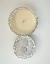 Load image into Gallery viewer, Diamond Bonbonnière Scented Candle - Floral scents: Tuberose