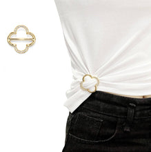 Load image into Gallery viewer, Clover scarf ring: Gold / 100% Brass / 3.4 x 4.1 cm