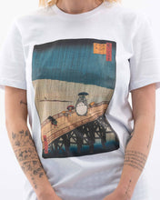 Load image into Gallery viewer, Floating Rain Tee - Totoro Japan Graphic T-Shirt: Black / L