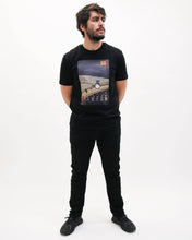 Load image into Gallery viewer, Floating Rain Tee - Totoro Japan Graphic T-Shirt: Noir / XL
