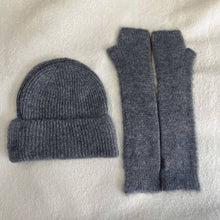Load image into Gallery viewer, Baby alpaca hat & mittens 7394/7393: Grey