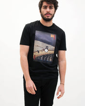 Load image into Gallery viewer, Floating Rain Tee - Totoro Japan Graphic T-Shirt: Noir / S