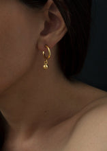 Load image into Gallery viewer, Gold Plated Circle Drop Earrings