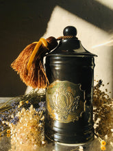 Load image into Gallery viewer, Big candle in apothecary jar "L'armoire de ma grand-mère"/ "My grandma's wardrobe