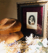 Load image into Gallery viewer, Big candle in apothecary jar "L'armoire de ma grand-mère"/ "My grandma's wardrobe