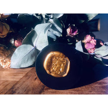 Load image into Gallery viewer, Small aromatic candle "Soirée au château"/"Evening in the castle"