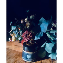 Load image into Gallery viewer, Small aromatic candle "Soirée au château"/"Evening in the castle"