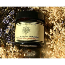 Load image into Gallery viewer, Small aromatic candle "L'armoire de ma grand-mère"/ "My grandma's wardrobe