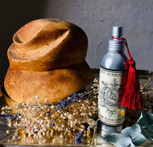 Load image into Gallery viewer, Room fragrance spray "L'armoire de ma grand-mère"/ "My grandma's wardrobe"