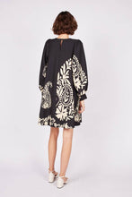 Load image into Gallery viewer, Flared short dress: Black / M
