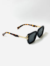 Load image into Gallery viewer, Dignity Unisex UV400 Sunglasses : Tortoise &amp; Black
