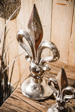 Load image into Gallery viewer, Lily decoration XL silver 23.5 and 40 cm
