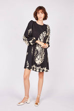 Load image into Gallery viewer, Flared short dress: Black / M
