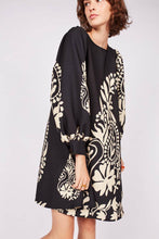 Load image into Gallery viewer, Flared short dress: Black / M
