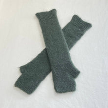 Load image into Gallery viewer, Baby alpaca long mittens 7393ML: Khaki
