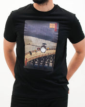 Load image into Gallery viewer, Floating Rain Tee - Totoro Japan Graphic T-Shirt: Noir / XXL
