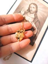 Load image into Gallery viewer, Collar Exvoto Sagrado Corazón

