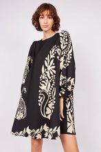 Load image into Gallery viewer, Flared short dress: Black / M
