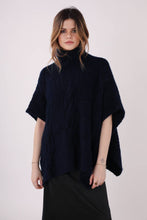 Load image into Gallery viewer, Sleeveless sweater - PANCHO: Navy
