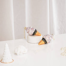 Load image into Gallery viewer, HV Icecream Xmas hanger-- Glass-5,5x5,5x12cm
