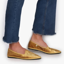 Load image into Gallery viewer, Greta Velvet Gold: Fine / 39
