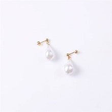 Load image into Gallery viewer, Louve Pearl Stud: Gold
